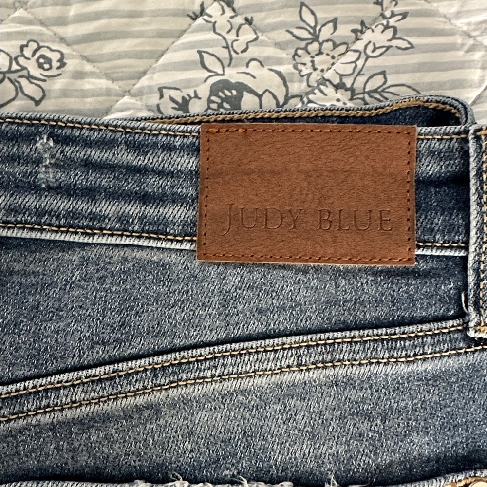 Judy Blue Light Wash Denim Shorts - Picture 2 of 5